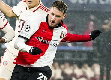 Santiago Giménez da más pistas sobre su futuro en el AC Milan
