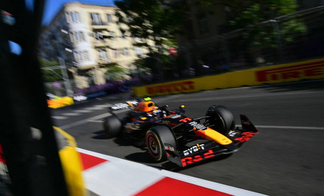 El mexicano se encontraba disputando los primeros puestos del circuito de Bakú. Foto: AFP.
