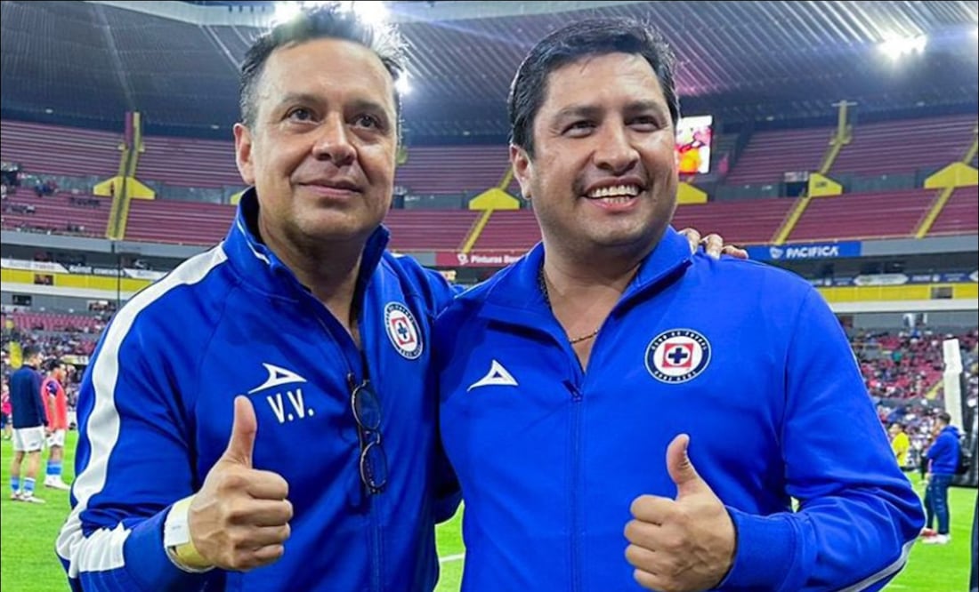Víctor Velázquez, dirigente de Cruz Azul, compartió en sus redes sociales una imagen junto a Julión Álvarez. FOTO: @Victor_VelRan