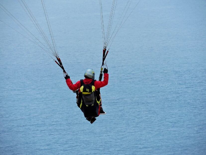 Video: Turista cae de parapente en Mazatlán al romperse un arnés