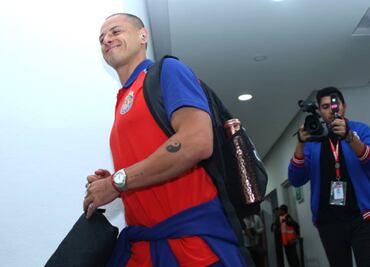 ¿Los dejó plantados? Chicharito Hernández no llegará junto al resto de jugadores de Chivas por atender otro evento