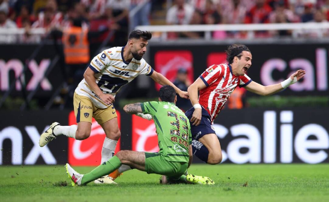 Teun Wilke debutó con Chivas, pero tuvo pocas oportunidades de gol ante Pumas. Foto: Imago7