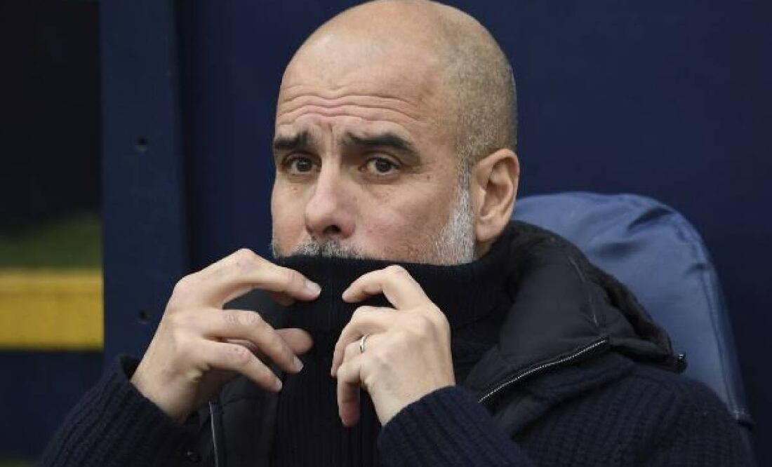 Pep Guardiola muestra cara de preocupación durante un partido del Manchester City. FOTO: AP