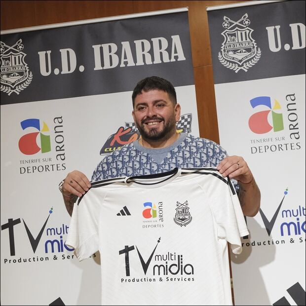 El entrenador italoargentino Diego Maradona Sinagra, hijo de la leyenda del futbol fue presentado como nuevo entrenador de la Unión Deportiva Ibarra. FOTO: EFE