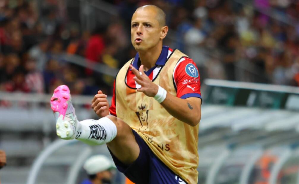 Chicharito Hernández será titular por primera vez con las Chivas ante el León. Foto: Imago7