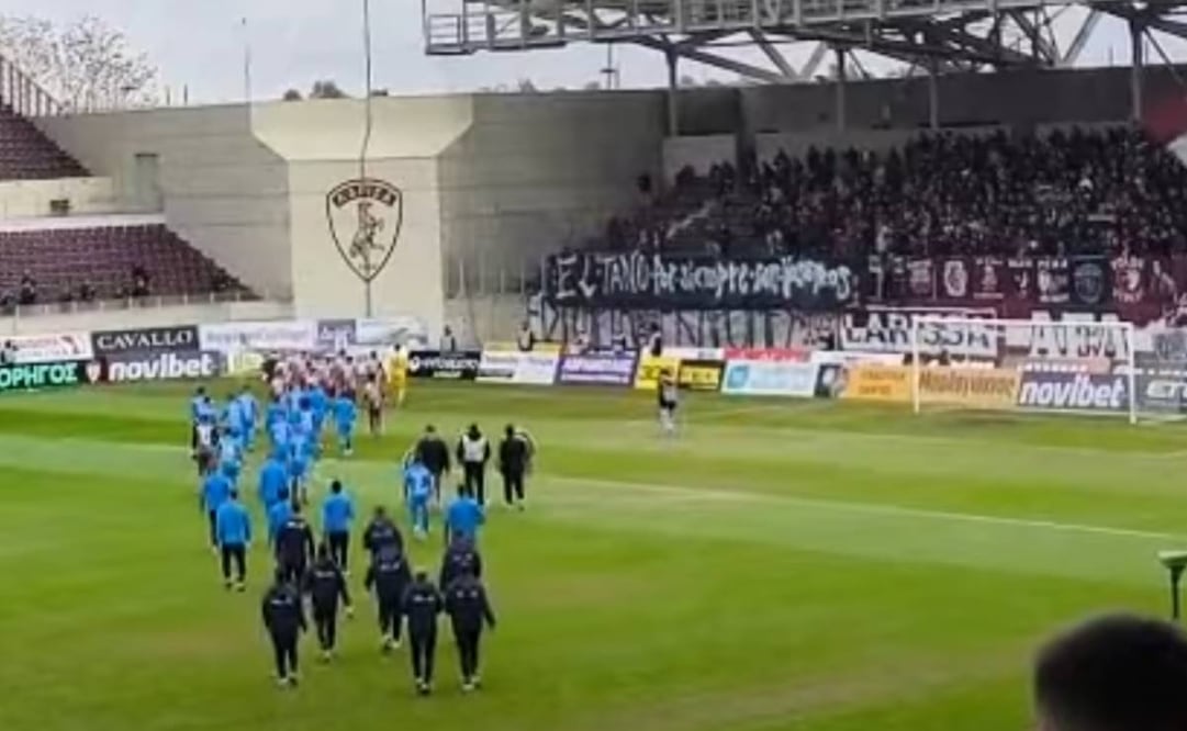 Afición del AE Larisa recuerda al Tano con cariño. Foto: Especial.