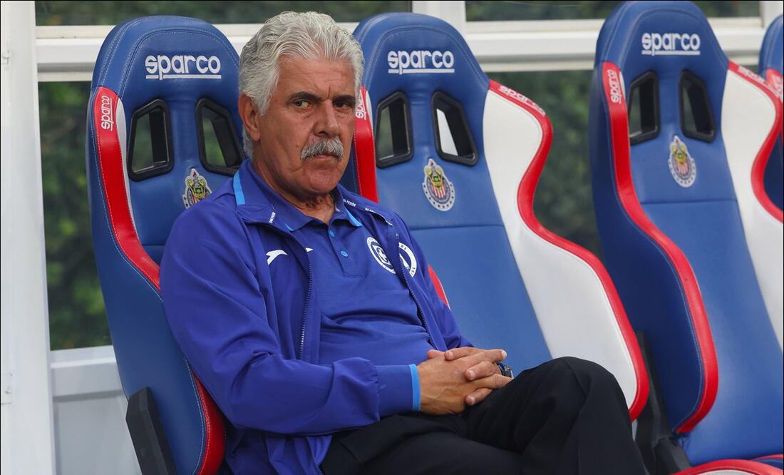 Tuca Ferretti explota por las indisciplinas en Chivas - Foto: Imago7