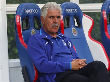 Tuca Ferretti explota por las indisciplinas en Chivas: "Esto ya se volvió un congal"