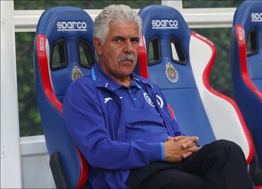 Tuca Ferretti explota por las indisciplinas en Chivas: "Esto ya se volvió un congal"