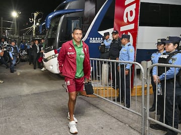 La Selección Mexicana fue recibida por los hondureños en un ambiente hostil