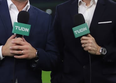 Aficionados tunden a TUDN por hacer 'bullying' a una niña en plena transmisión del Pumas vs Chivas