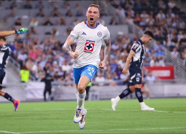 Cruz Azul se dio un festín ante Monterrey en el Gigante de Acero y sumó su segunda victoria