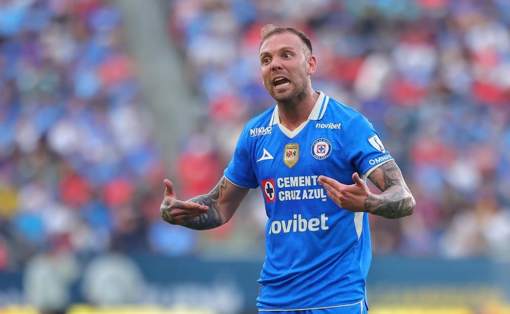 Rodolfo Rotondi con la playera de Cruz Azul en el Campeón de Campeones ante Toluca / Foto: Imago7