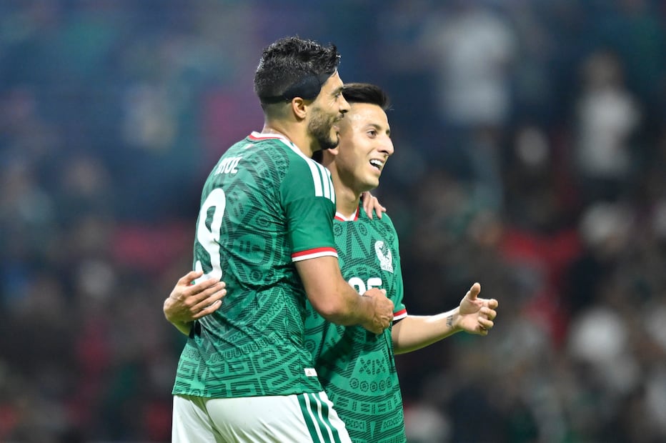 Raúl Jiménez y Roberto "El Piojo" Alvarado, durante el último partido de preparación de la Selección Mexicana para el Mundial de 2026 - Foto: Imago7