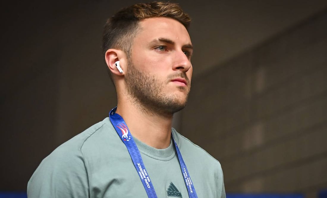 El delantero mexicano tiene 100 partidos disputados con el Feyenoord. Foto: Imago7.