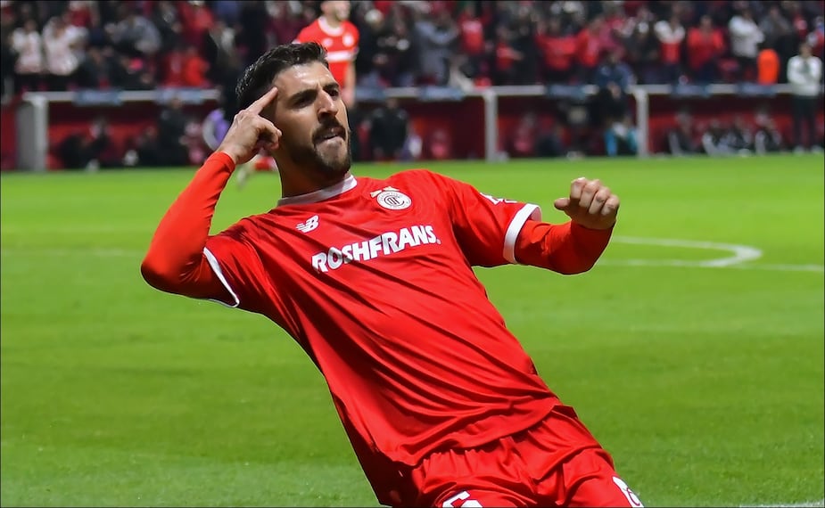 Paulinho celebra una anotación con el Toluca. FOTO: Imago7