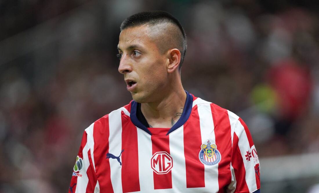 Piojo Alvarado mando un mensaje ambiguo de una posible salida de Chivas. Foto: Imago7.