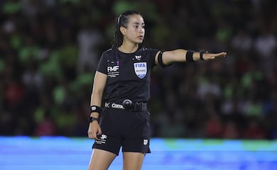 Katia Itzel García, árbitra mexicana, brilló en Final de la Supercopa Femenil de clubes de la FIFA