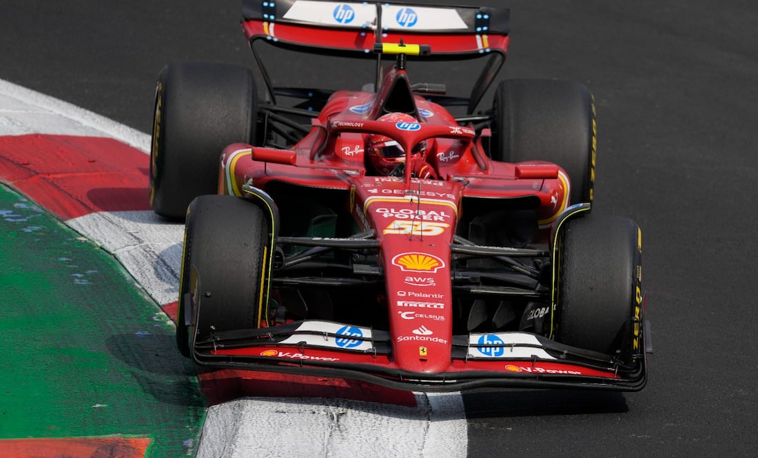 El volante de Ferrari consiguió su primera victoria en el Hermanos Rodríguez. Foto: AP.