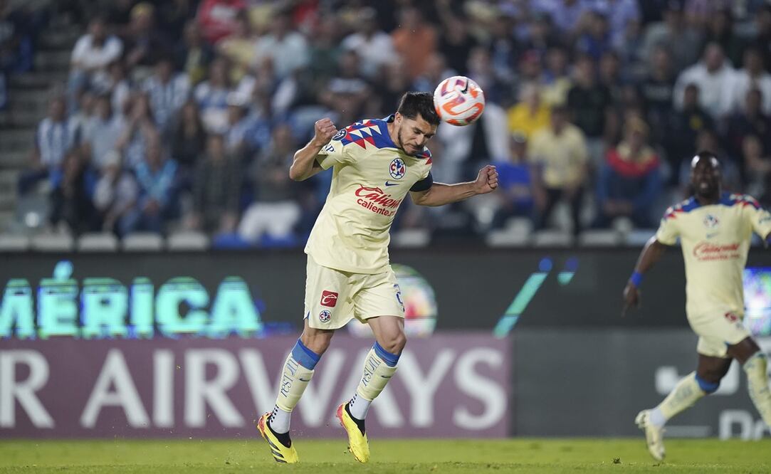 Henry Martiín cabeceando el gol para el empate de América ante Pachuca / FOTO: Imago7