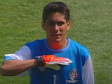 Jorge Campos casi no juega el Mundial de Francia 1998 debido a sus coloridos uniformes