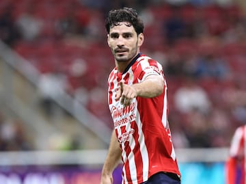 Pollo Briseño protagoniza acalorada discusión con periodista tras el partido Cruz Azul vs Chivas