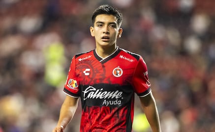 ¡Entre el futbol y la escuela! Así es un día normal en la vida de Gilberto Mora