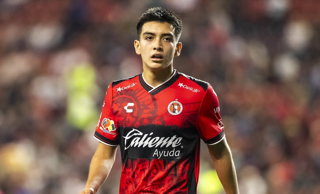 ¿Por qué Gilberto Mora usa una playera diferente a la de sus compañeros? / Foto: Imago7