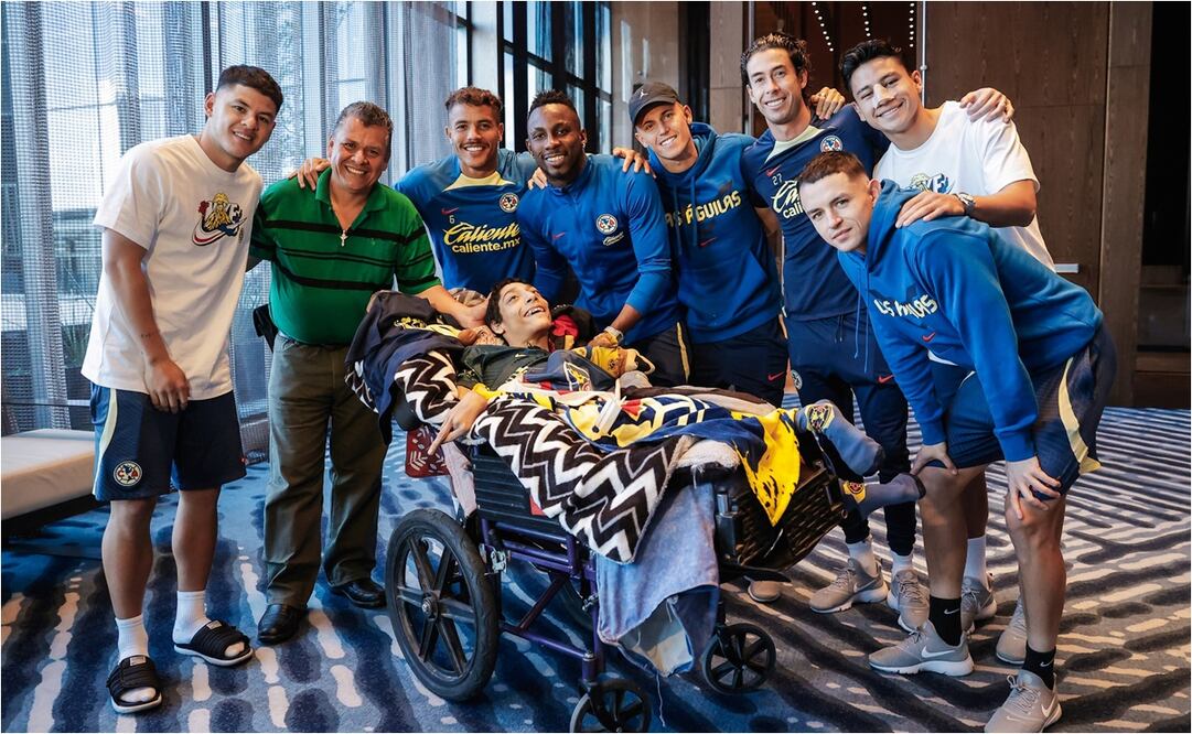 Aficionado del América recibe especial visita en Guadalajara. FOTO: @ClubAmerica