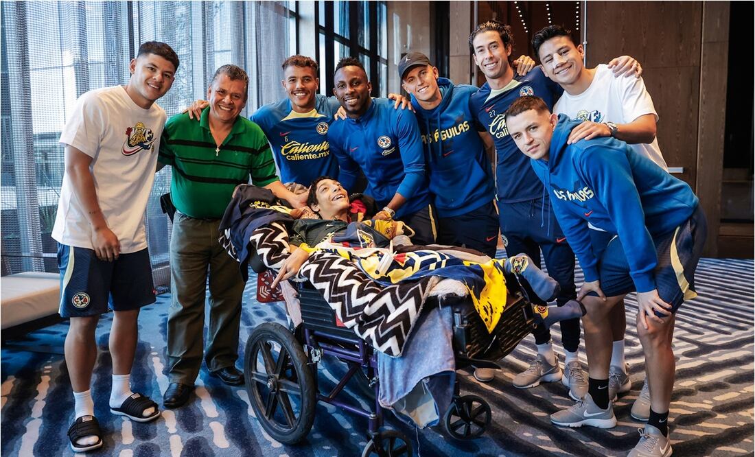 Aficionado del América recibe especial visita en Guadalajara. FOTO: @ClubAmerica