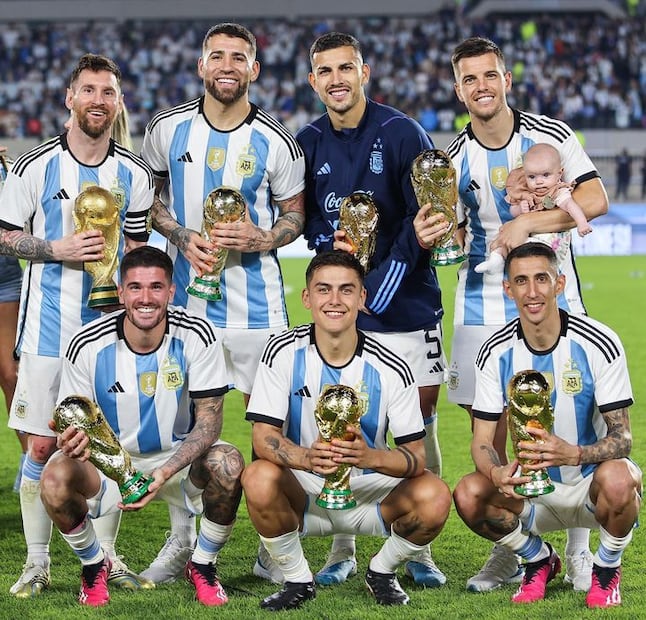 Paulo Dybala y parte del elenco campeón. Fuente: Instagram @paulodybala