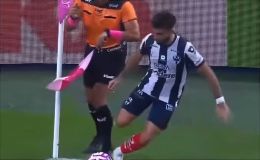 FOTO: ESPECIAL - VIDEO: Diego Rossi patea a un árbitro en pleno partido del Monterrey