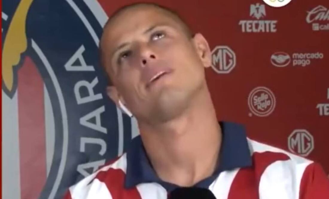 Javier Hernández una vez más se notó molesto con las preguntas de un periodista. Foto: Especial