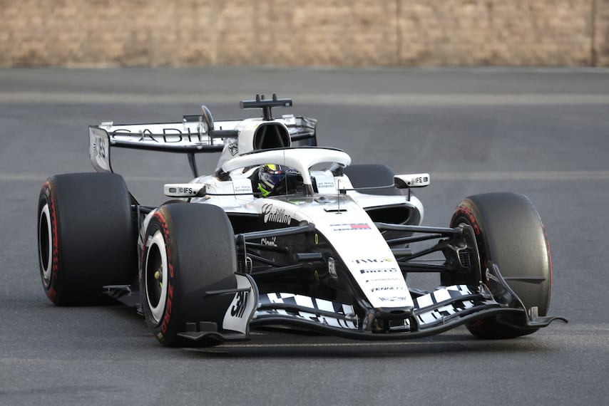 BAKU (Azerbaijan), 24/09/2026.- Cadillac driver Sergio Perez of Mexico steers his car during a practice session for the Formula One Azerbaijan Grand Prix in Baku, Azerbaijan, 24 September 2026. The 2026 Formula 1 Azerbaijan Grand Prix is held at the Baku City Circuit on 26 September. (Fórmula Uno, Azerbaiyán) EFE/EPA/ALI HAIDER
