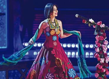 10 looks impactantes y muy mexicanos de Ángela Aguilar