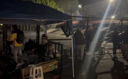 Aficionados de América acampan en el estadio Azteca para conseguir boletos para la final