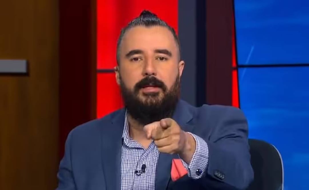 Álvaro Morales, pese a su castigo en ESPN, usó sus redes sociales para burlarse de Chivas por la salida de Fernando Gago. Foto: Especial