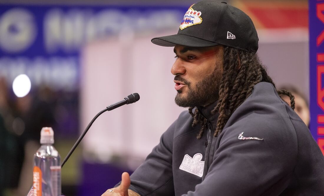 Fred Warner en conferencia de prensa - Foto: AP