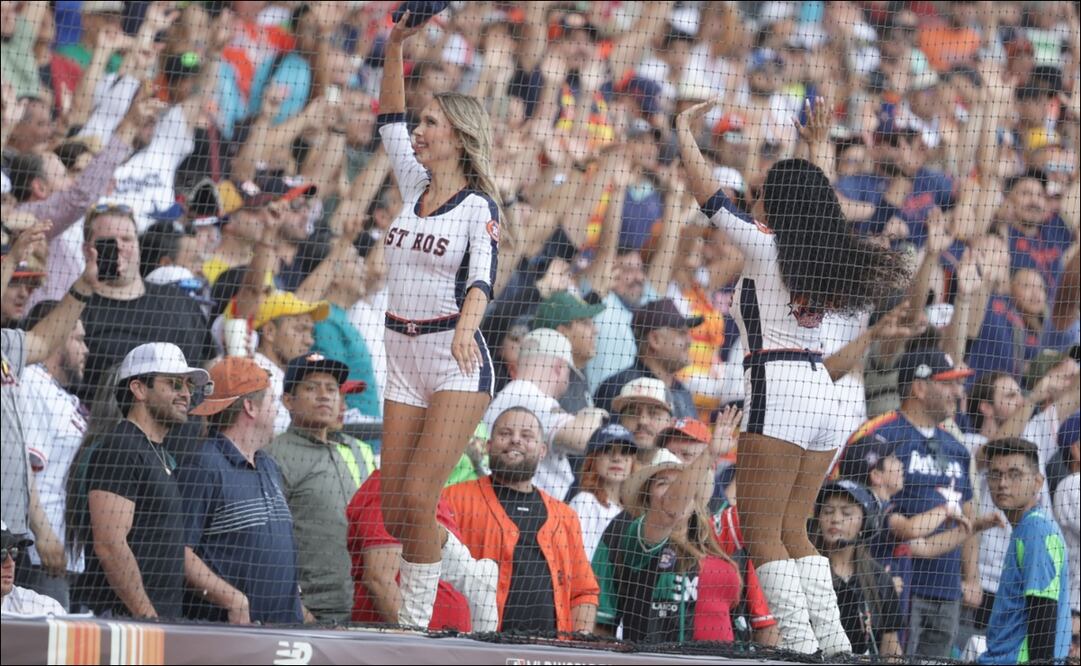 Porristas de los Astros ponen el ambiente en el Alfredo Harp Helú. FOTO: Carlos Mejía