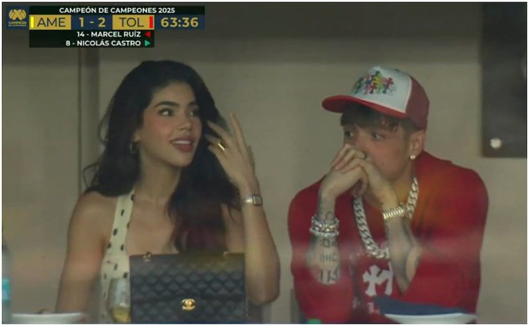 Peso Pluma junto a Kenia Os en el Campeón de campeones Foto: Capturas