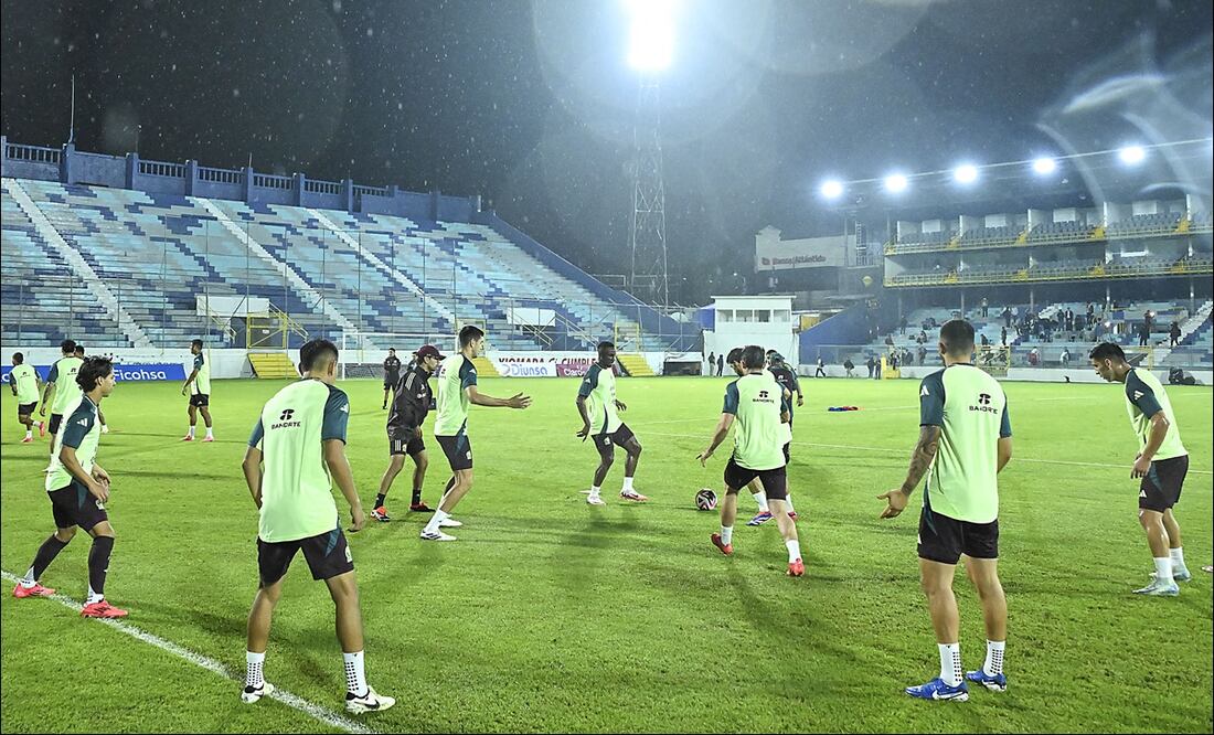 Jugadores de la Selección Mexicana, durante el entrenamiento previo a la ida de los Cuartos de Final de la Liga de Naciones vs Honduras. FOTO: Imago7