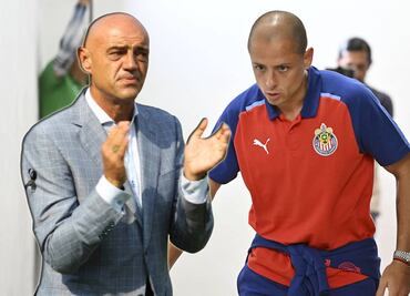 Chelís reventó al Chicharito Hernández por su actitud de divo en Chivas: 'No le interesa ser el líder'