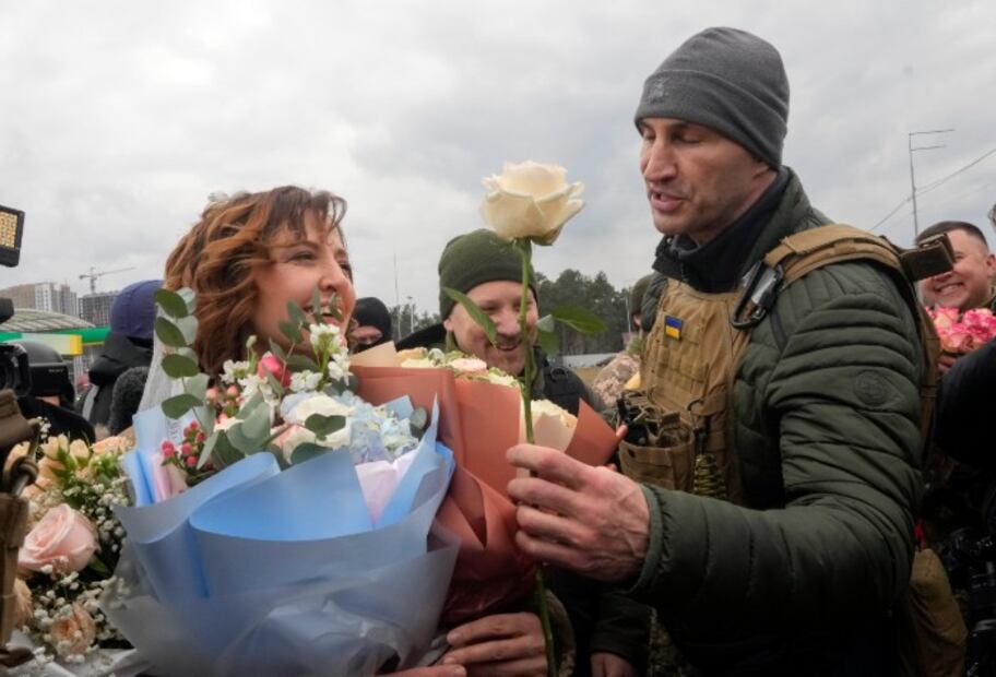 Soldados ucranianos se casan en medio de la guerra contra Rusia