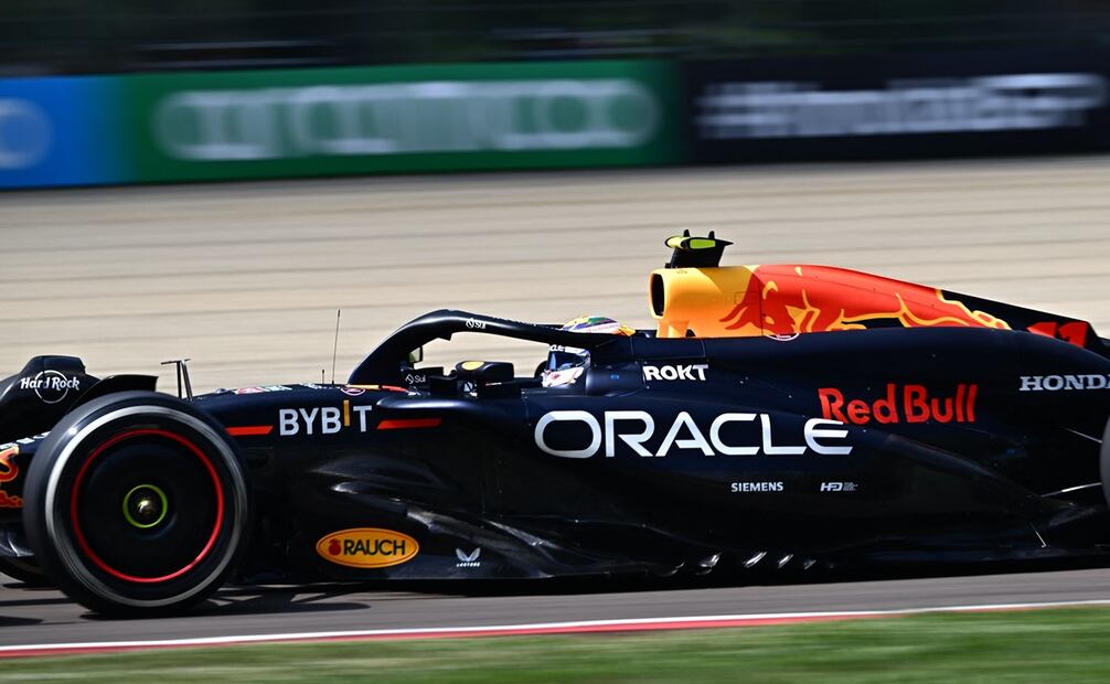 Checo Pérez durante la carrera del Gran Premio de Emilia-Romagna - Foto: AFP