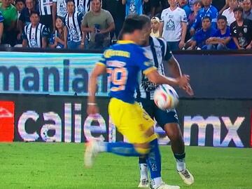 ¡Ya empezó la polémica con el América! Posible mano no señalada a favor de Pachuca