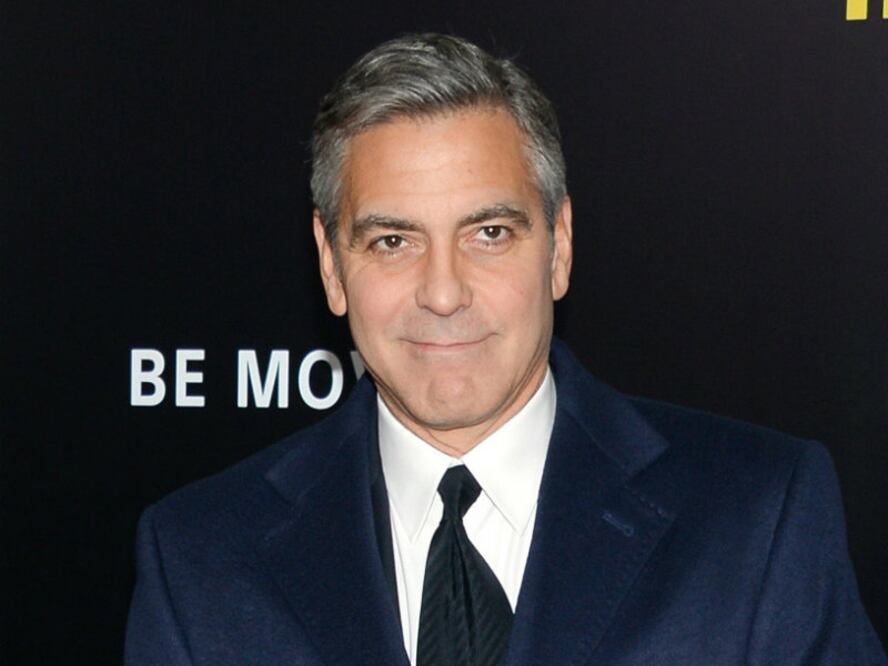 El actor comenzó su papel en 'ER' con cabello castaño, pero en 1999, hacia el final de la serie, el Dr. Doug Ross ya lucía el característico color gris que el público ama en Clooney. (Foto: AP)