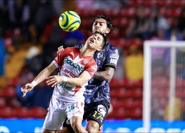 Querétaro deja escapar su primera victoria del torneo en el último minuto ante Necaxa