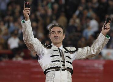 Enrique Ponce consigue dos orejas en la quinta corrida de la Feria del Aniversario en la Plaza México