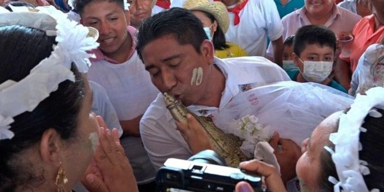 Alcalde mexicano se casa con “princesa lagarto” en ritual de fertilidad