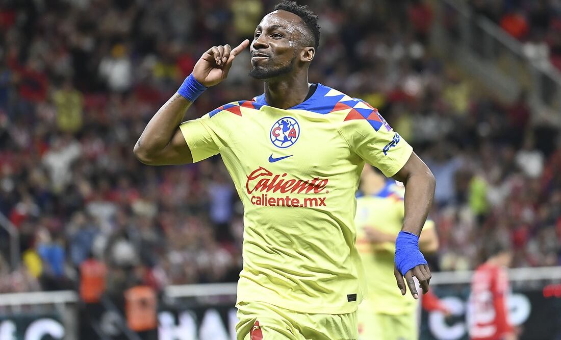 Julián Quiñones durante el Clásico Nacional - Foto: Imago7